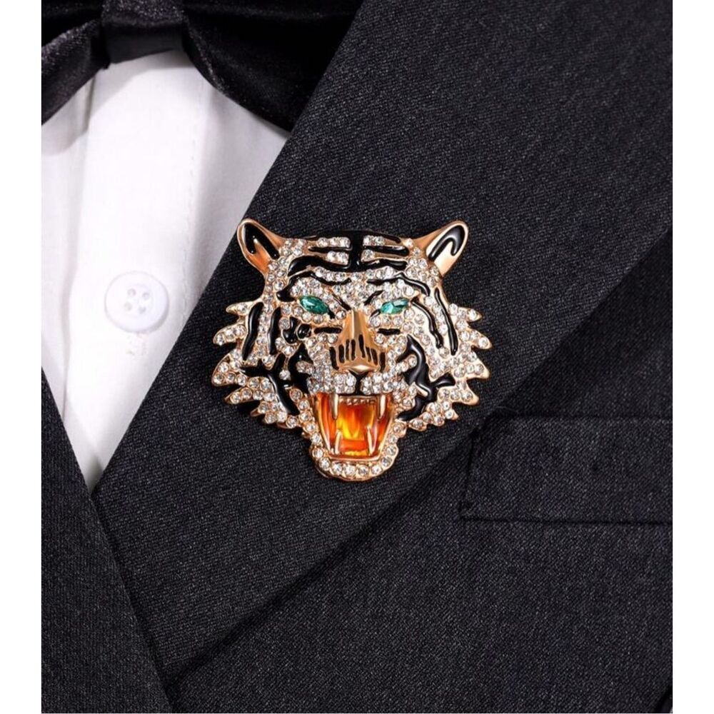RoaringโTiger Brooch
